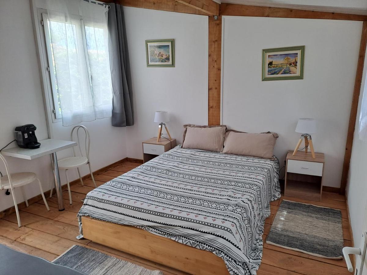 Chambre Basilic 2P, 2 Nuits Max, Dans Petit Chalet 6Km Du Festival De Piano De La Roque D'Antheron Rognes 외부 사진